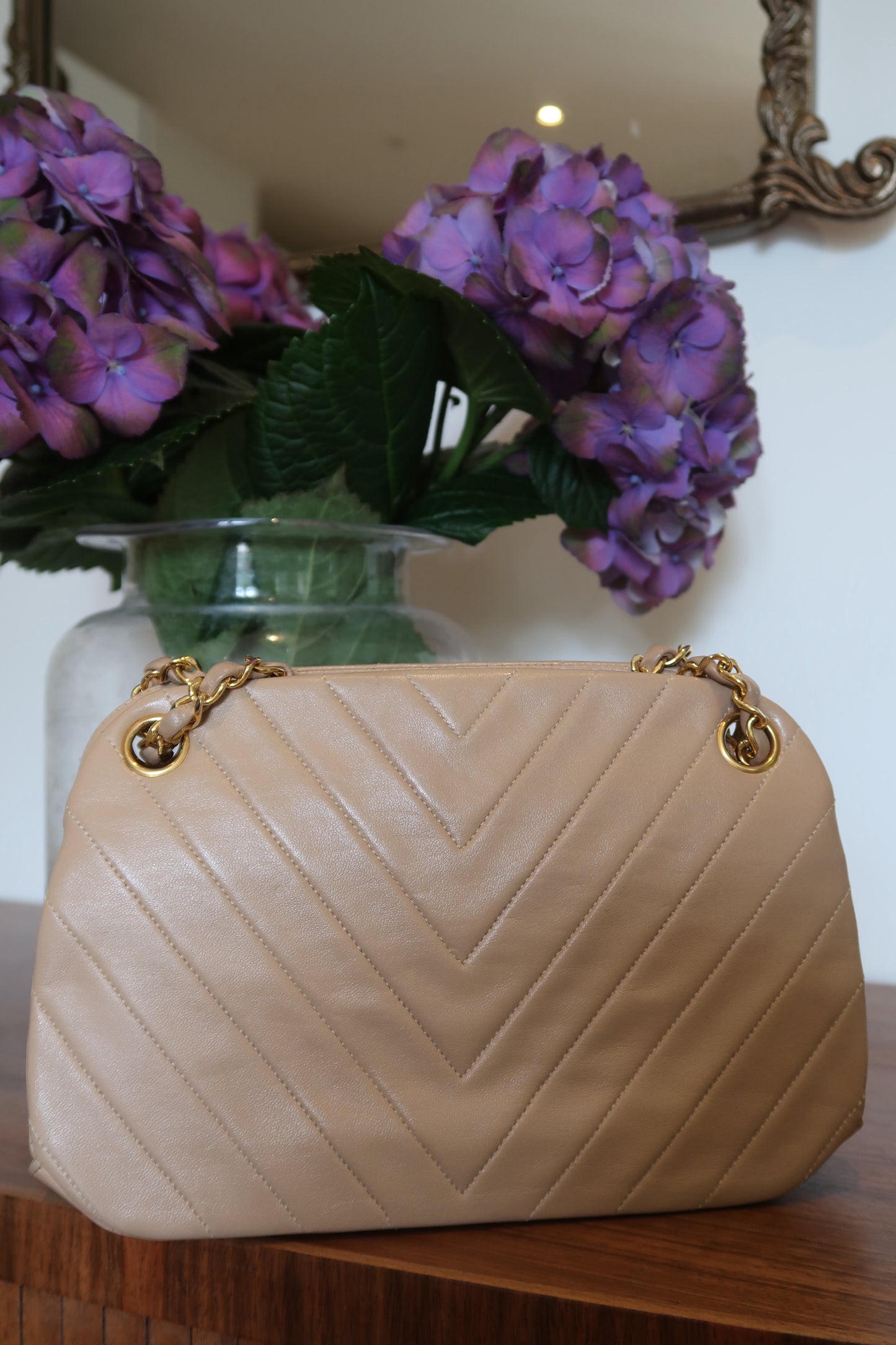CHANEL VINTAGE CHEVRON SHOULDER TOTE BEIGE LAMBSKIN GHW