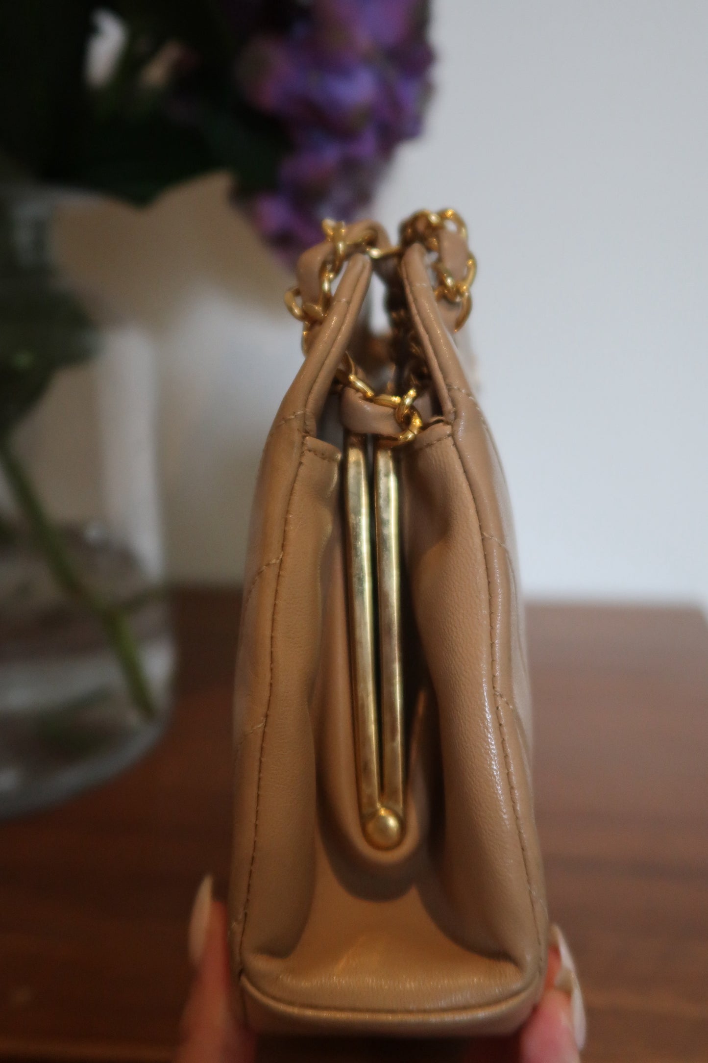 CHANEL VINTAGE CHEVRON SHOULDER TOTE BEIGE LAMBSKIN GHW