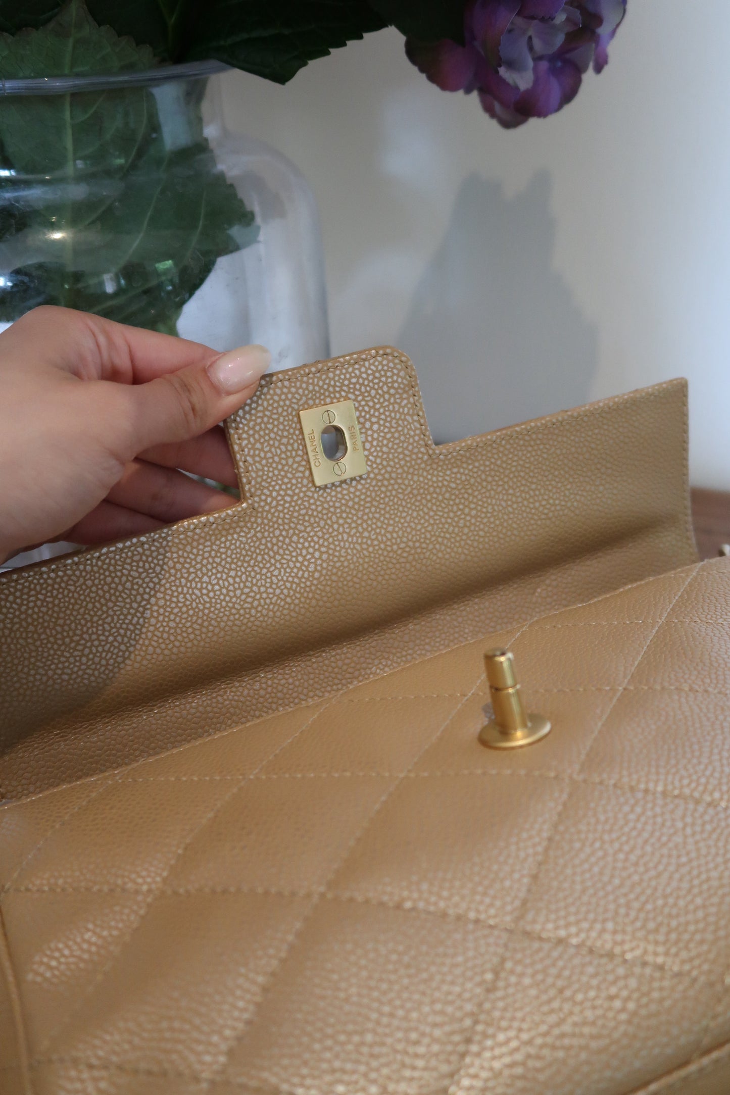 Chanel 2000-2001 Beige Caviar Chain Shoulder Bag