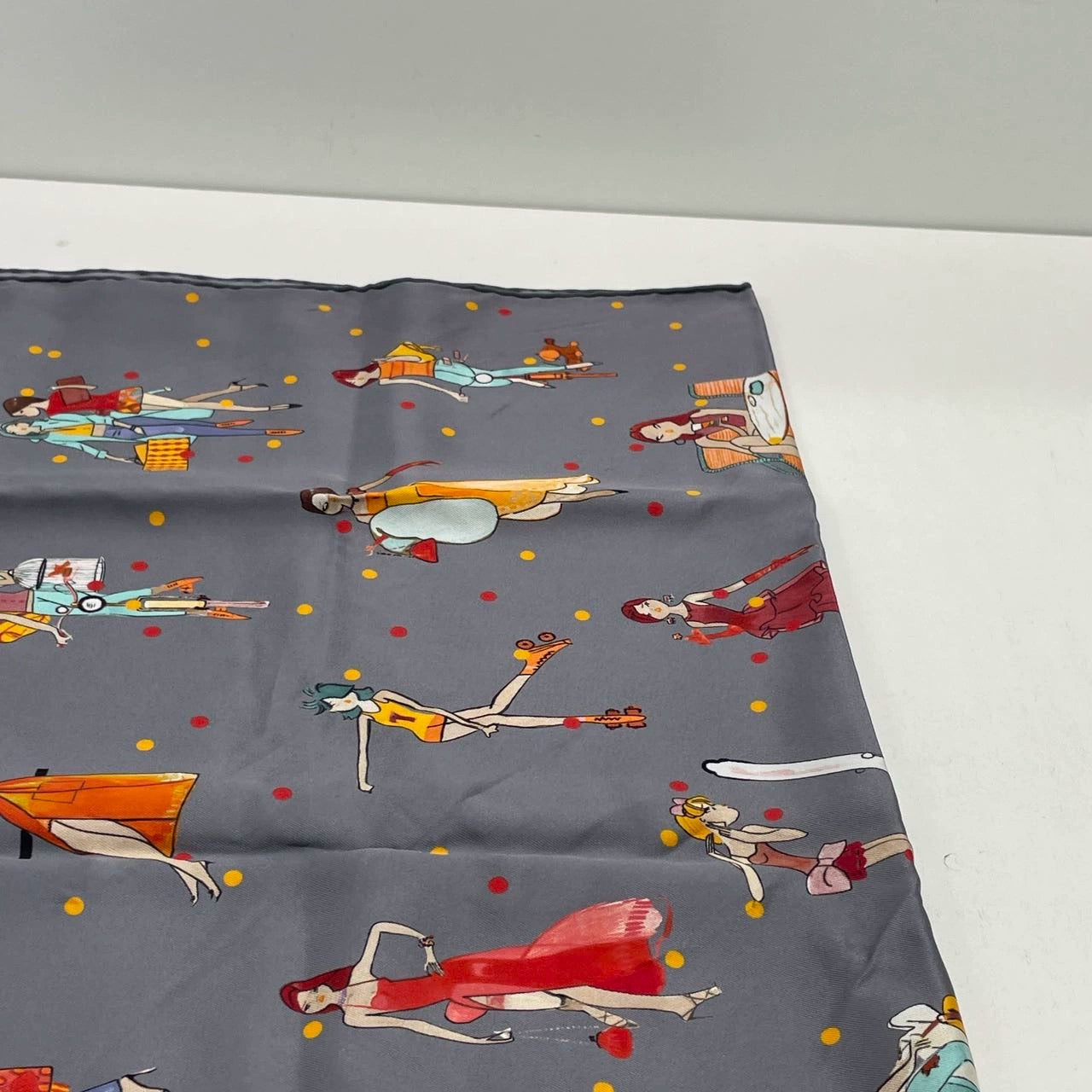 Hermès 70 The Parisiennes of KIRAZ Grey scarf