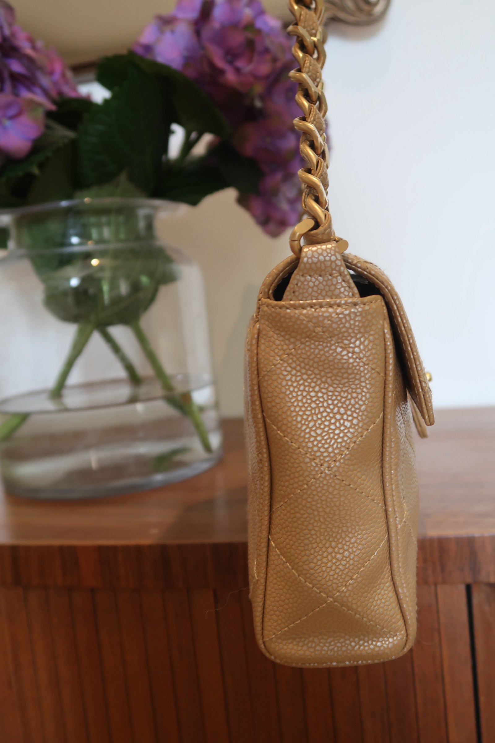 Chanel 2000-2001 Beige Caviar Chain Shoulder Bag – Yume Vintage